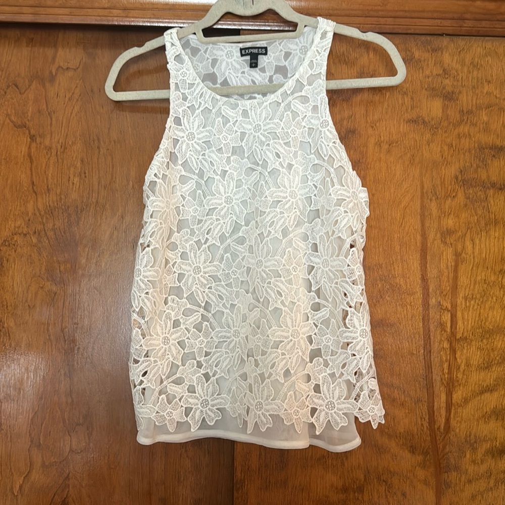 Express tank with flower overlay